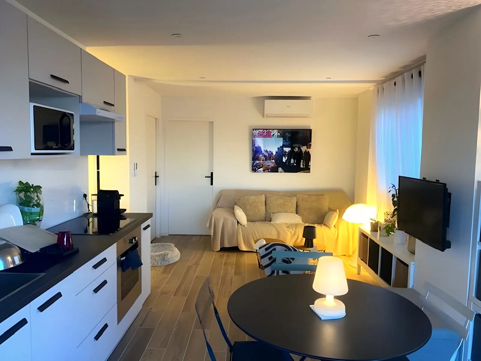 Pièce de vie ouverte, appartement rénové