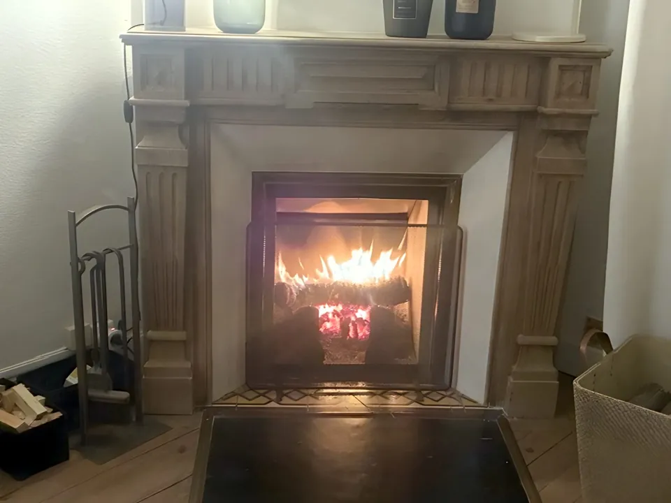 Insert dans une cheminée ancienne